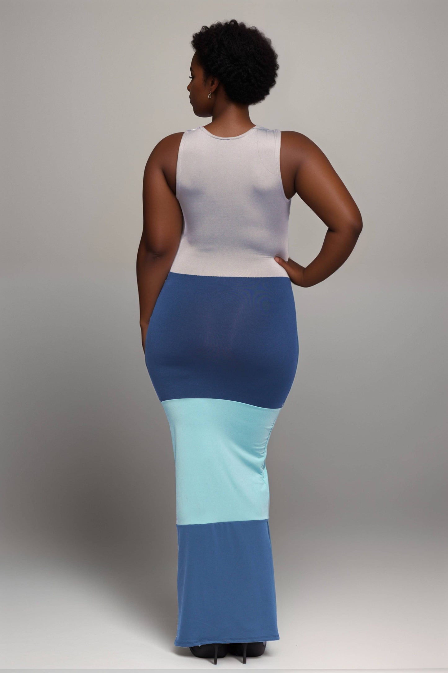 PLUS SIZE Sleeveless color block maxi dress